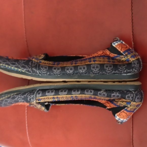 Mad Love, 7, Orange and Black, Tribal, Skull Fabric Flats, EUC - Picture 4 of 7